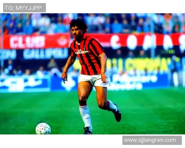 顶尖足球巨星赛场风采与成长历程全面解读